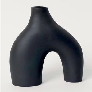 BLOGGER FAVORITE 🔥 H&M Large Black Stoneware Vase